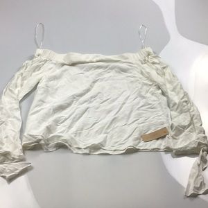 Kaitlyn women’s off shoulder blouse top créme size M pit 18.5” length 20”